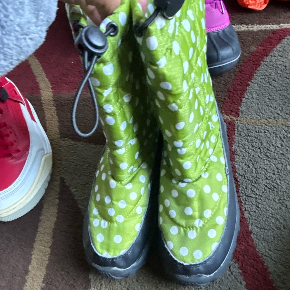 Girls itasca  snow boots size 6